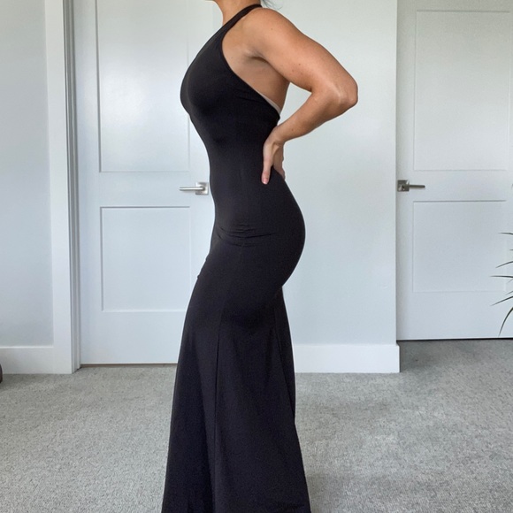 ⭐️HP!⭐️ Beautiful Black Dress - Picture 2 of 12